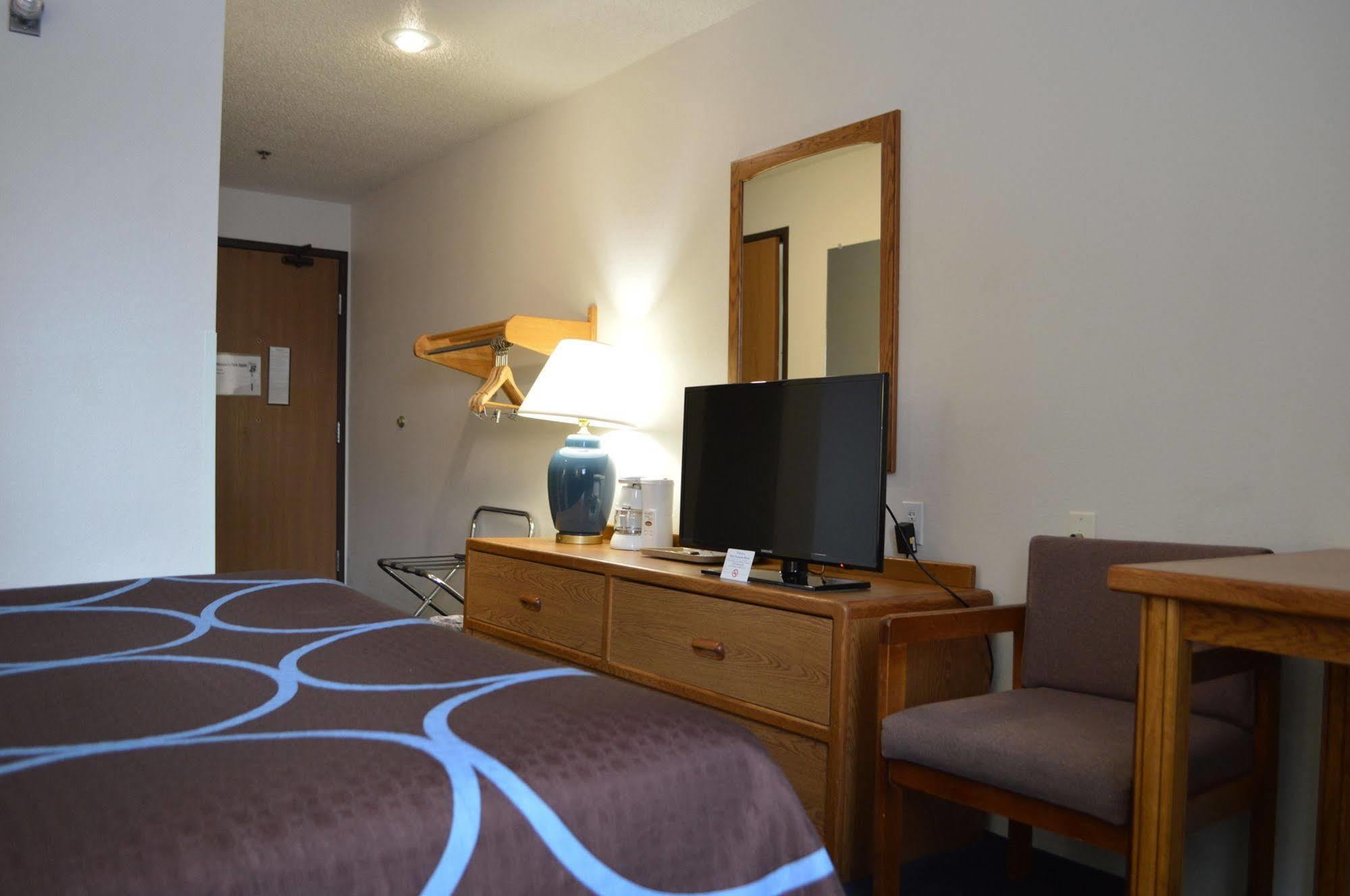 Hotel Super 8 By Wyndham Park Rapids Zewnętrze zdjęcie